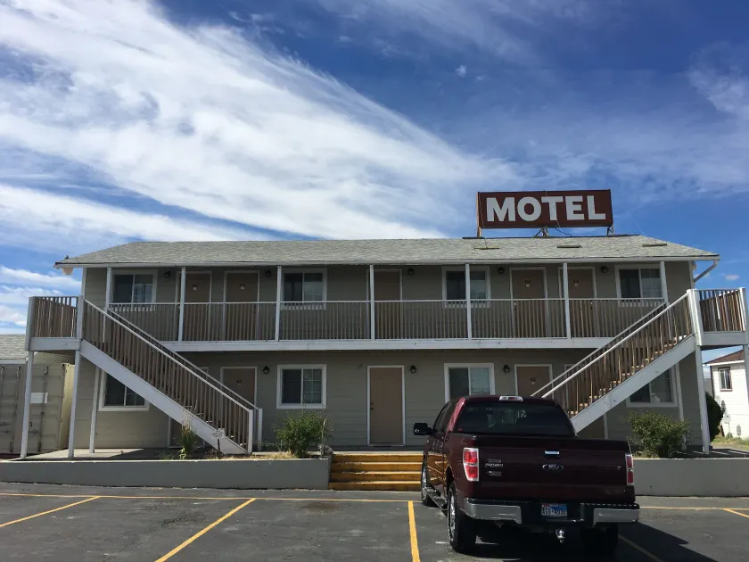 Umatilla Inn & Suites - Image 1