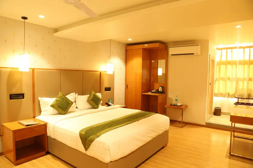 Hotel Reva Regency - Image 1