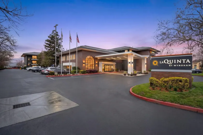 La Quinta by Wyndham Oakland - Hayward - Image 1