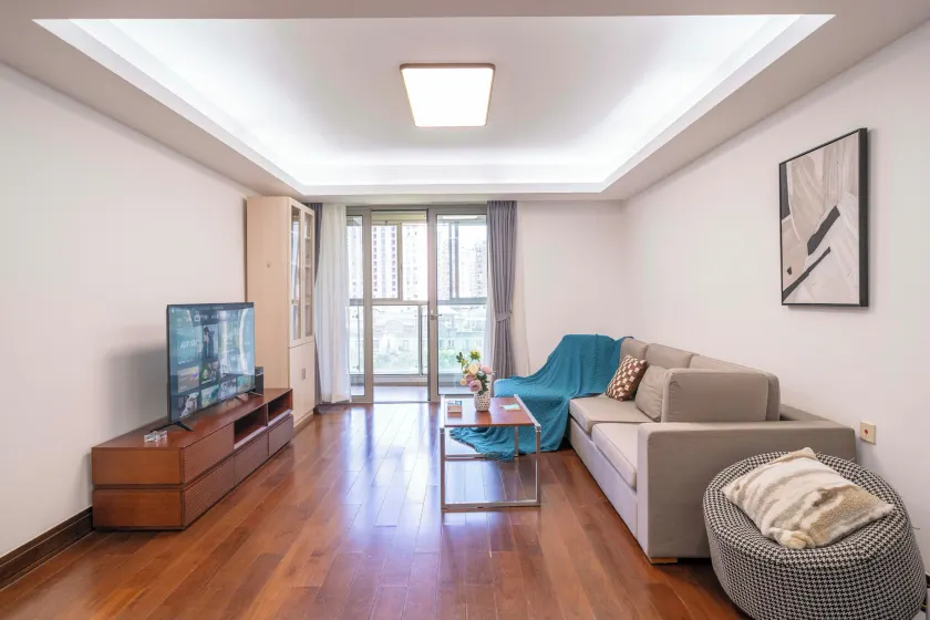 Tyms Premium 3BR 2BA Apt Walk to Metro - Image 1