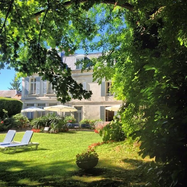  LOGIS HÔTEL LES MARÉCHAUX - Image 1