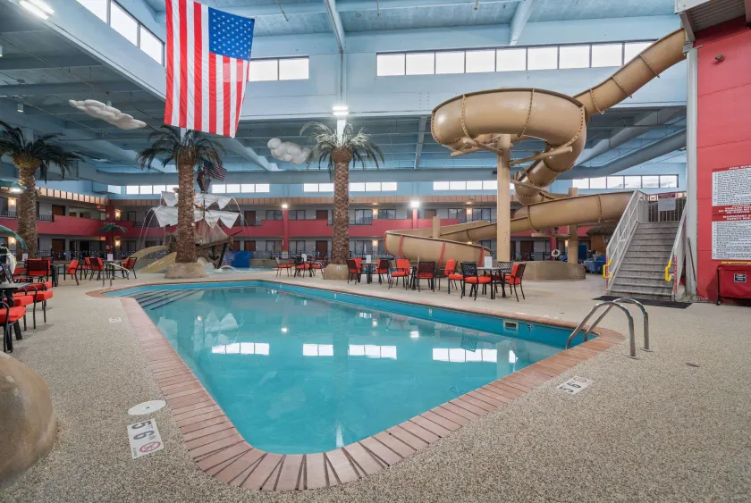 Ramada by Wyndham Sioux Falls Airport - Waterpark Resort & Event Center - Image 1