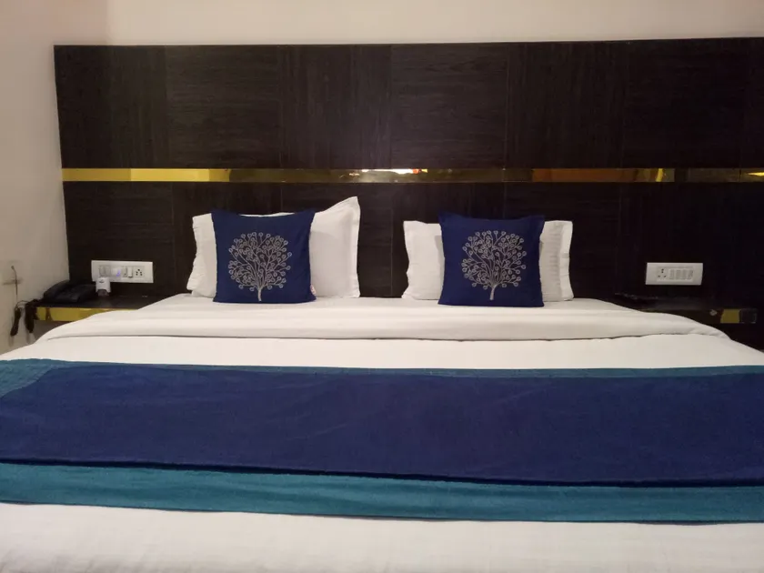 Hotel Dream Land - Image 1