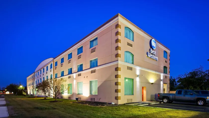 Best Western Airport Inn & Suites Cleveland - Image 1