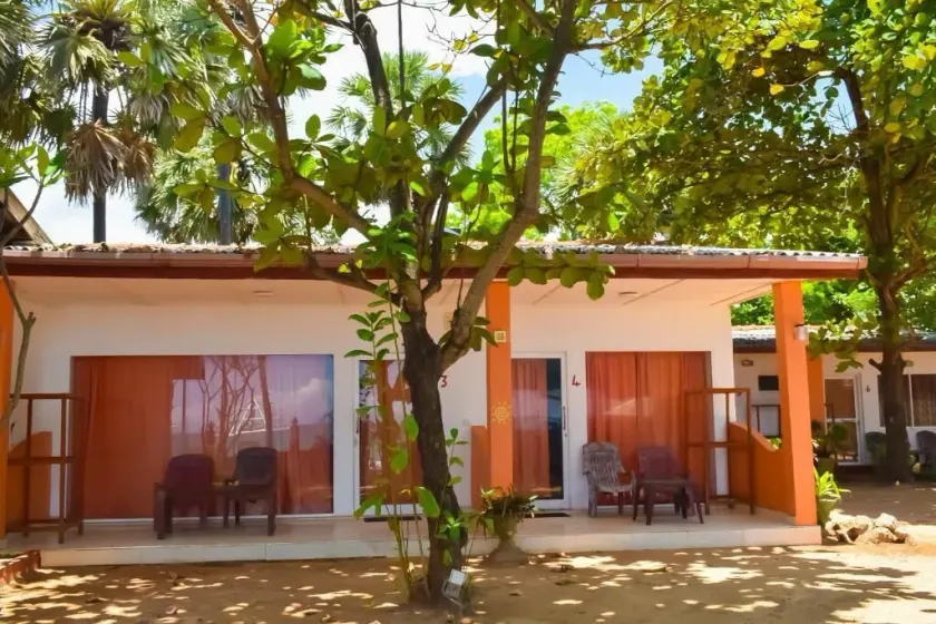 Golden Beach Cottages - Image 1