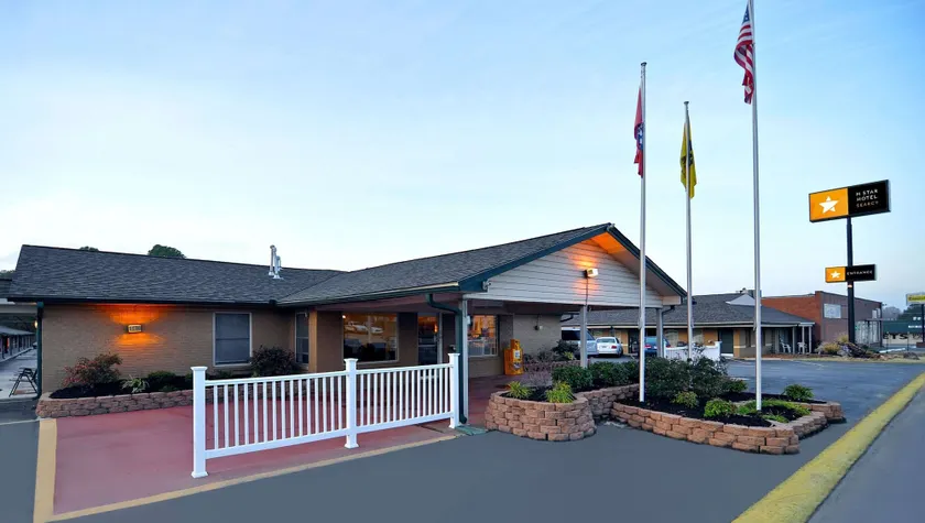 M Star Hotel Searcy - Image 1