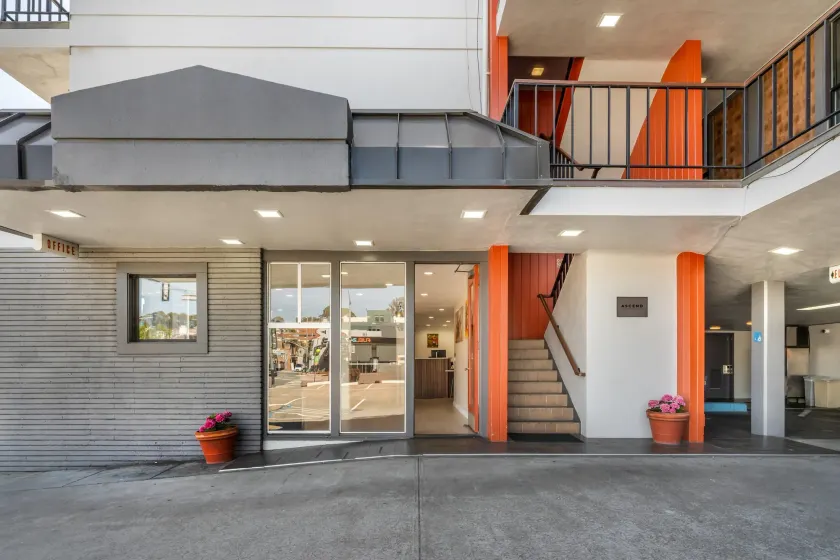 La Luna Inn, an Ascend Collection Hotel - Image 1