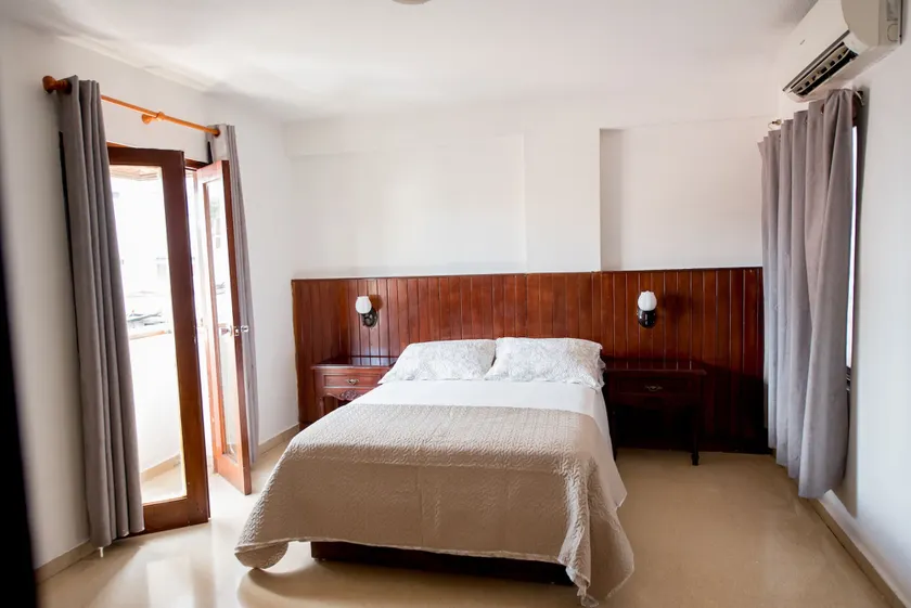 Hotel Acapulco - Image 1