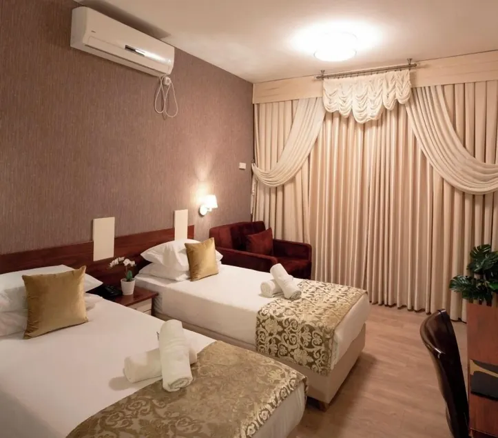 Aristocrat Hotel Glatt Kosher - Image 1