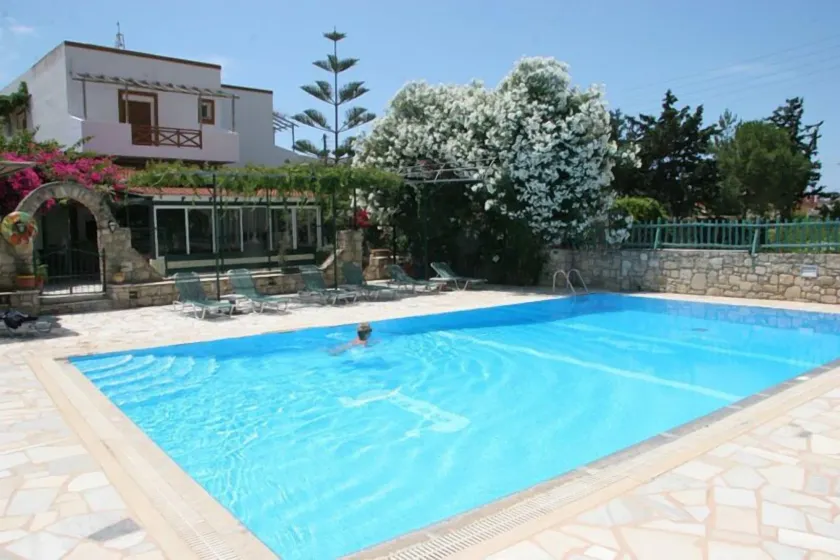 Armonia Hotel - Image 1