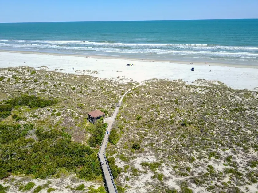 Hibiscus E204 Free Activities, Oceanfront, Wifi, 3 Pools - Image 1