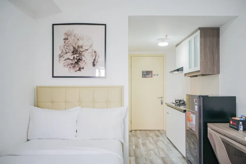 Strategic Studio Apartment with Extra Bed at M-Town Residence - Image 1