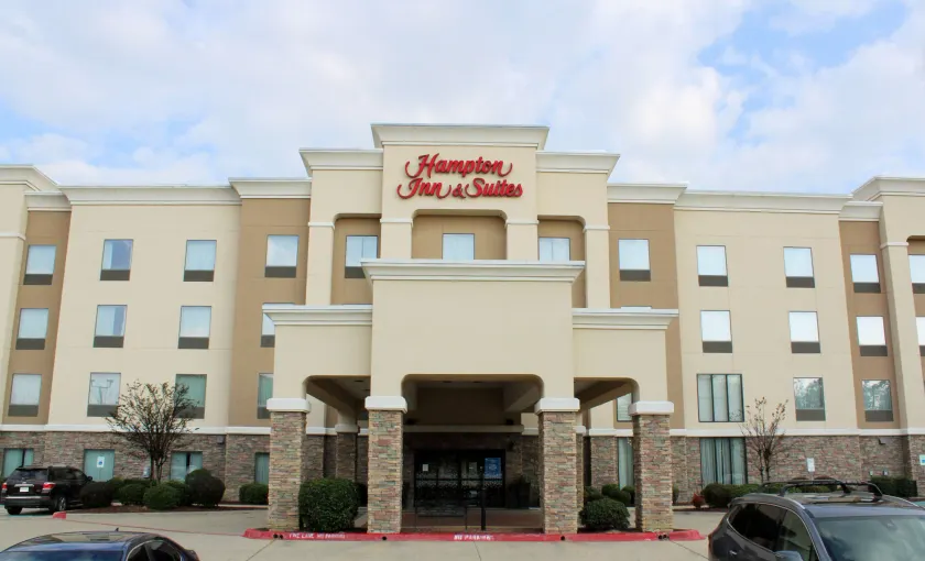 Hampton Inn & Suites Mount Pleasant - Image 1
