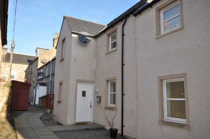 4 Varis Apartments - Image 1