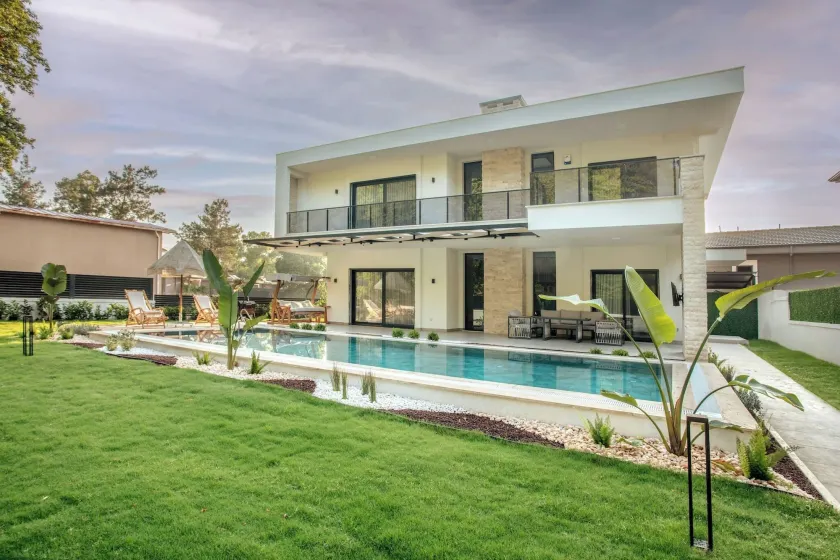 Spacious 4BR Villa Perfect for Families & Friends - Image 1