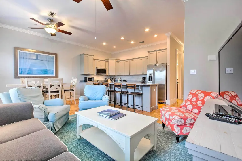 Home Near 30 A: Walk to Beach, Shops & Bicycles! - Image 1
