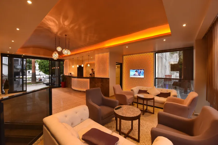 Montebello Deluxe Hotel - Image 1
