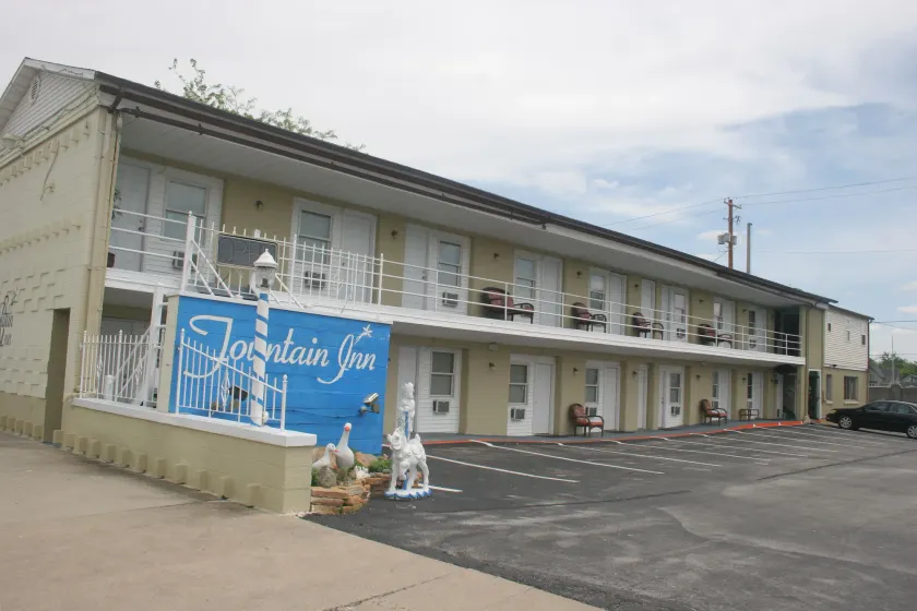Fountain Inn - Image 1
