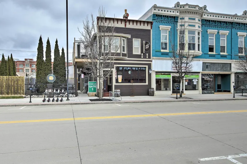 Dtwn Sheboygan Apt Above Local Bar! - Image 1
