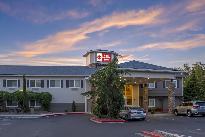 Best Western Plus Vintage Valley Inn - Image 1