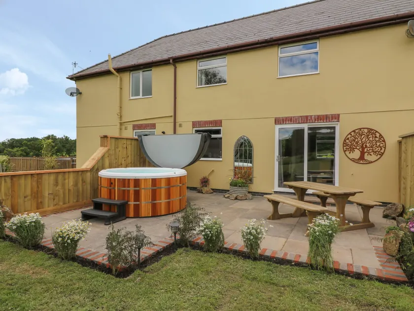 Owl Cottage - Image 1