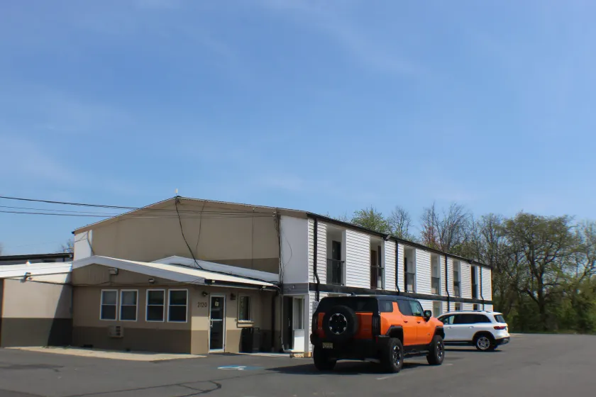 Riviera Motor Inn - Image 1