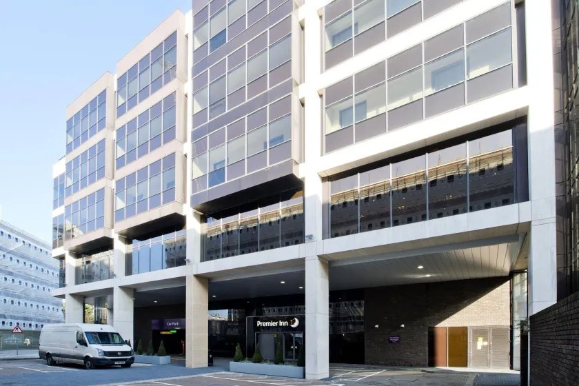 Premier Inn London Chiswick - Image 1