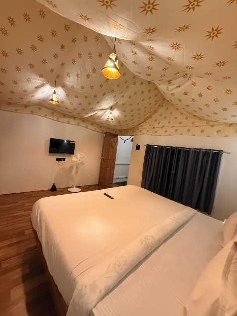 Open Sky Tent House - Camera