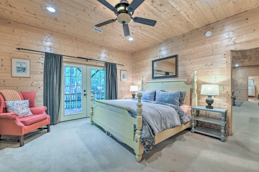 Luxury Cabin w/ Deck < 5 Miles to Sapphire Valley! - Interiör
