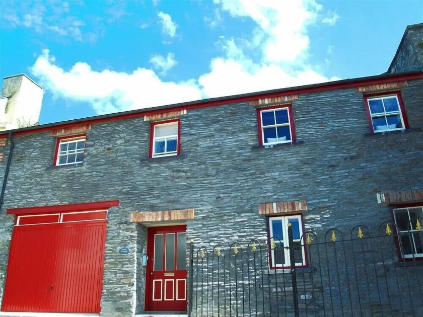 Stable Cottage, Cardigan - Image 1
