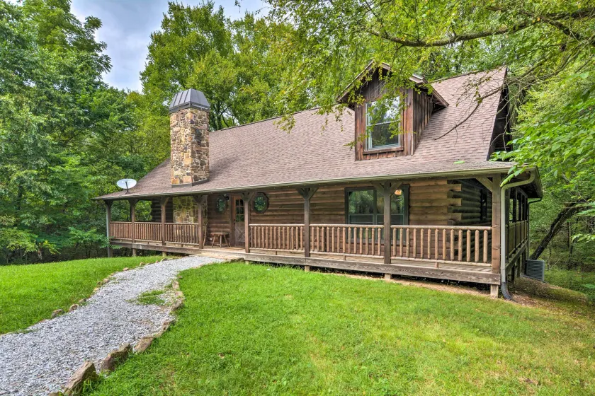 Secluded Northwest Arkansas Cabin: Fire Pit & Deck - Image 1