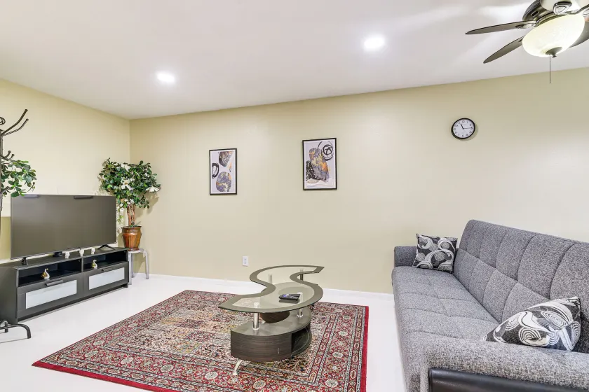 Houston Condo w/ Pool Access ~ 1 Mi to NRG Stadium - Interior