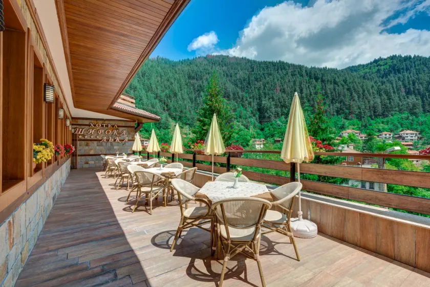 Shiroka Laka Hotel - Image 1