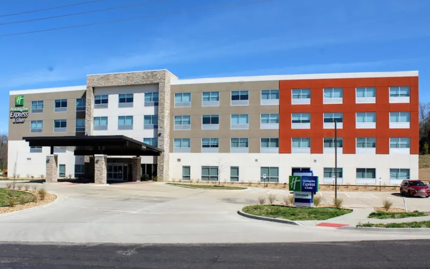 Holiday Inn Express & Suites Warrensburg North by IHG - Image 1