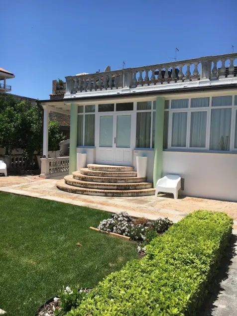 SECRET GARDEN - Suites & Apartments - Image 1