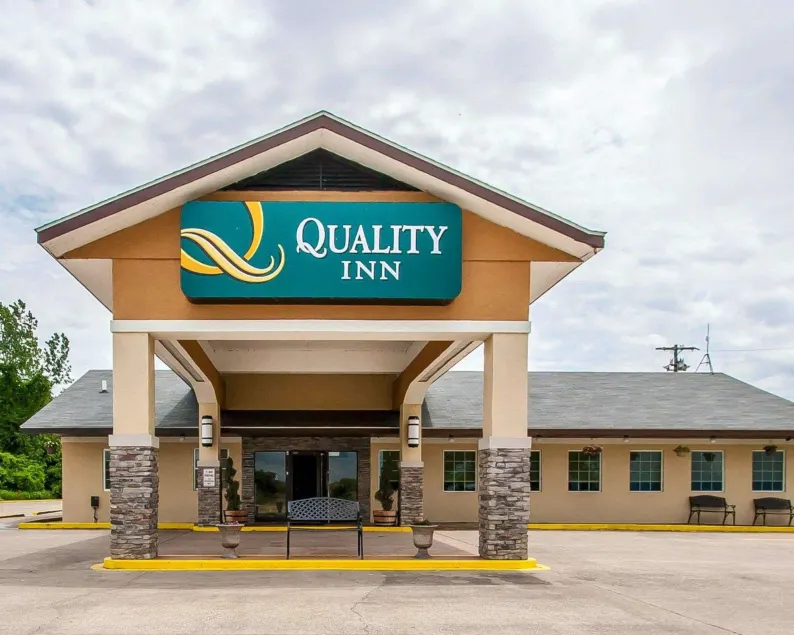 Quality Inn Cairo I-57 - Image 1
