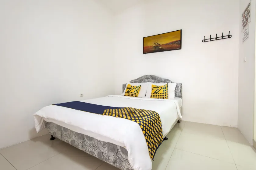 SPOT ON 3961 Fico's Residence Syariah - Image 1