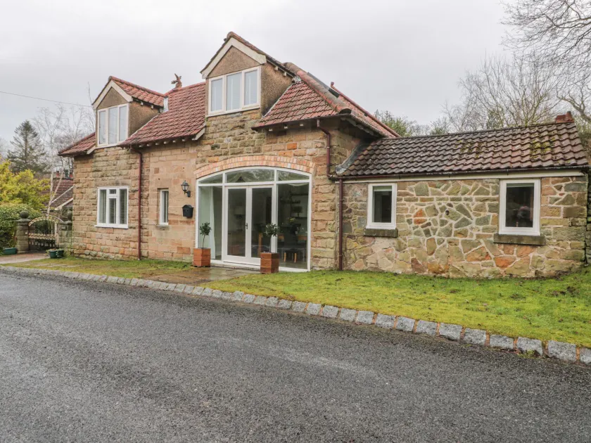 Wyke Lodge Cottage, STAINTONDALE - Image 1