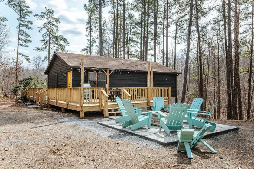 Tucked Inn: Upper Unit - Image 1
