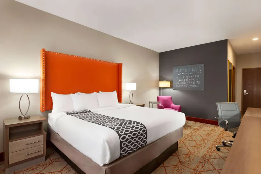 La Quinta by Wyndham Lackawanna - Image 1