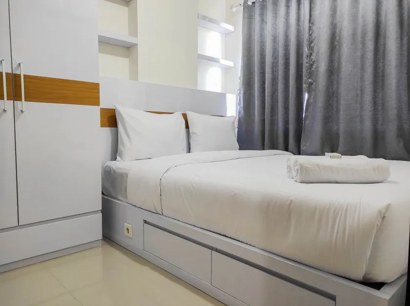 Homey and Comfy 2BR at Vida View Apartment By Travelio - Image 1