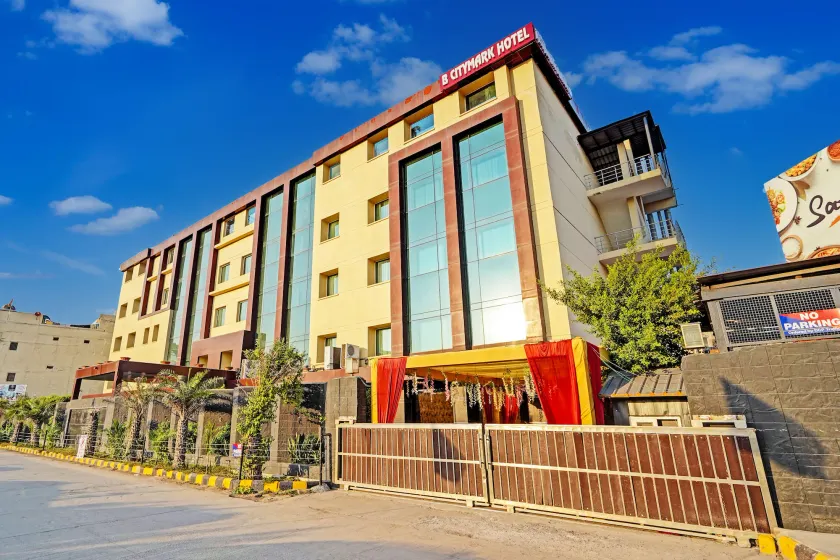 Dahabi Citymark Hotel Gurgaon - Image 1
