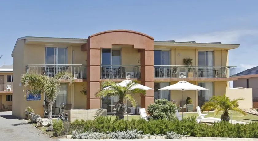 Ocean View Motel - Image 1