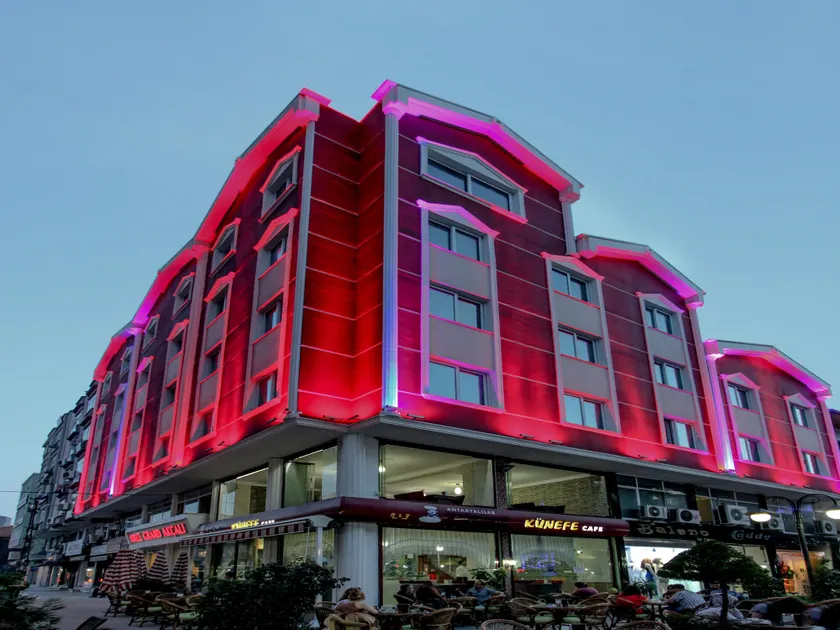 Grand Akçalı Otel - Image 1