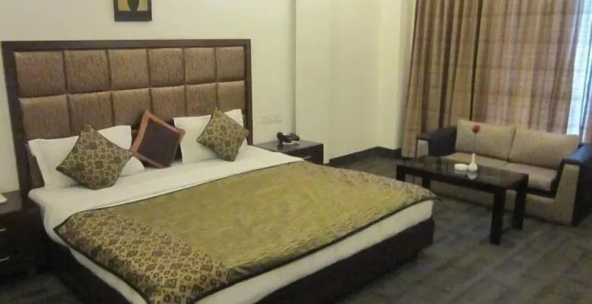 Hari's Court Inns & Hotels - Image 1