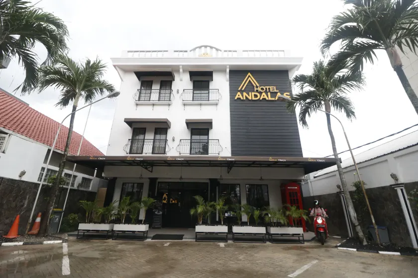 RedDoorz Plus @ Jalan Raden Intan Lampung - Image 1