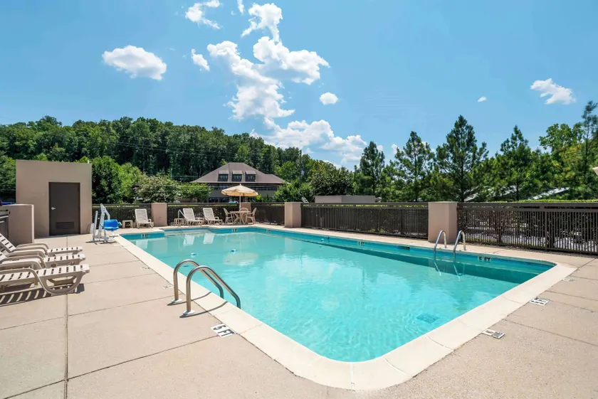 Best Western Plus Oak Mountain Inn - Image 1