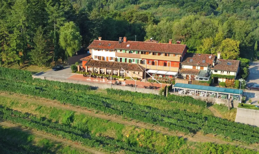 Elliot Osteria e dormire in collina - Image 1