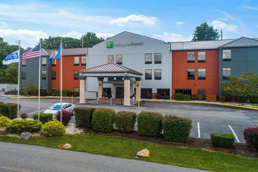 Holiday Inn Express Dublin by IHG - Image 1