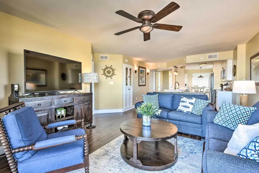 Luxe Oceanfront Condo w/ Pool, Beach Access + Gear - Interiör